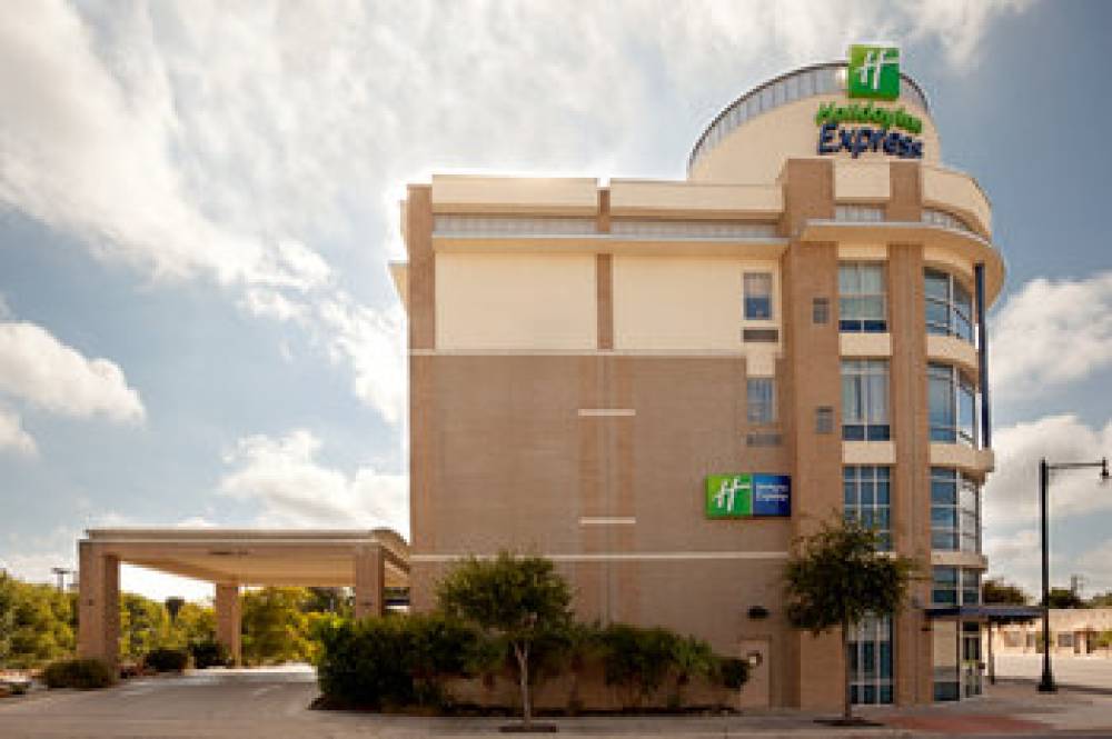 Holiday Inn Express & Suites SAN ANTONIO RIVERCENTER AREA 1