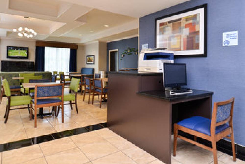 Holiday Inn Express & Suites SAN ANTONIO SOUTH 10