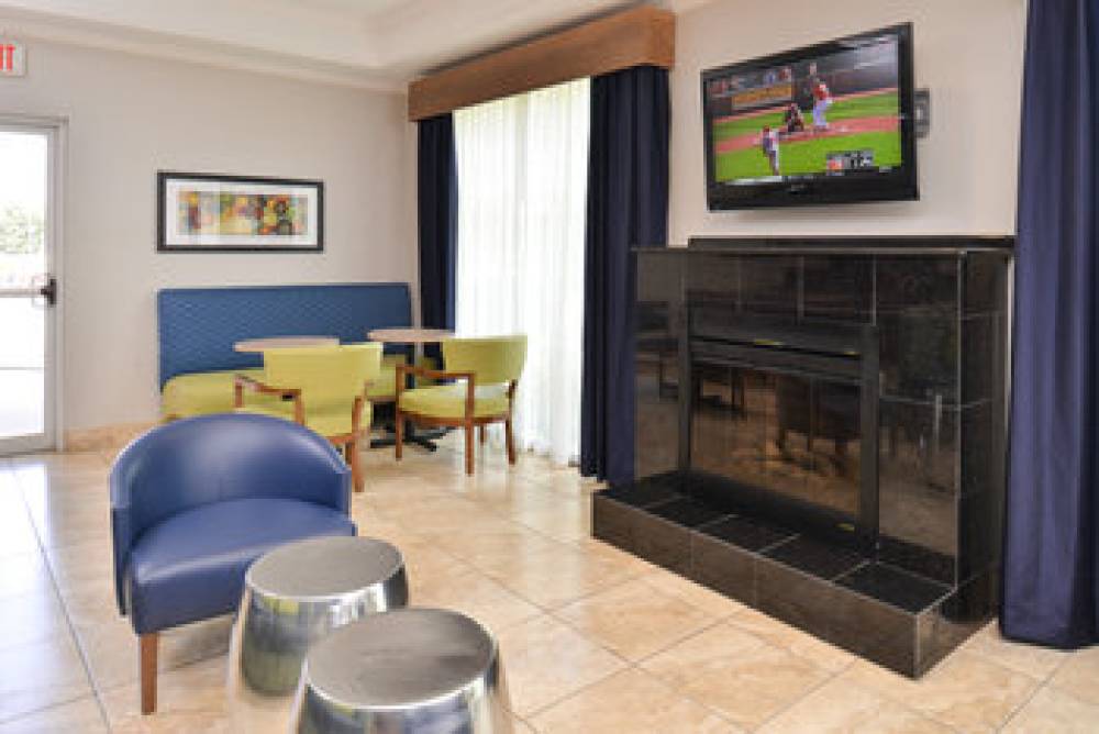 Holiday Inn Express & Suites SAN ANTONIO SOUTH 7