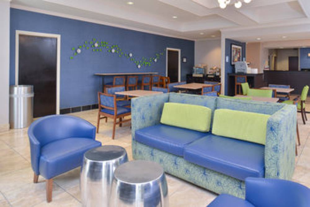 Holiday Inn Express & Suites SAN ANTONIO SOUTH 8