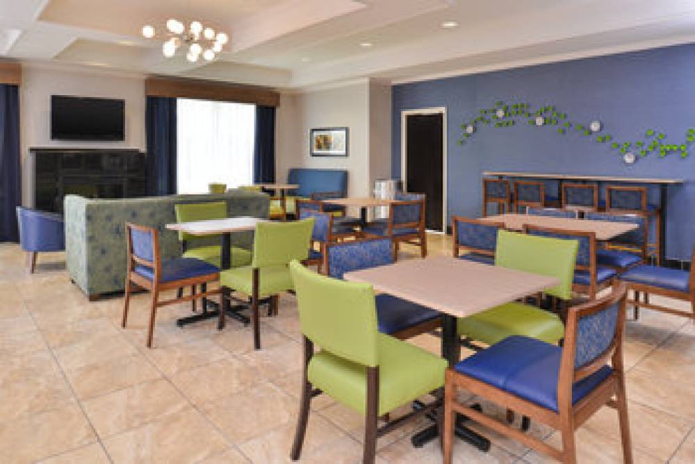 Holiday Inn Express & Suites SAN ANTONIO SOUTH 6