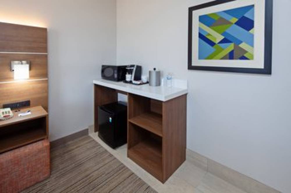 Holiday Inn Express & Suites SAN DIEGO-ESCONDIDO 7