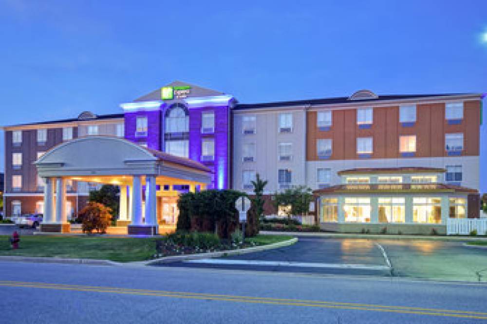 Holiday Inn Express & Suites SCHERERVILLE  3