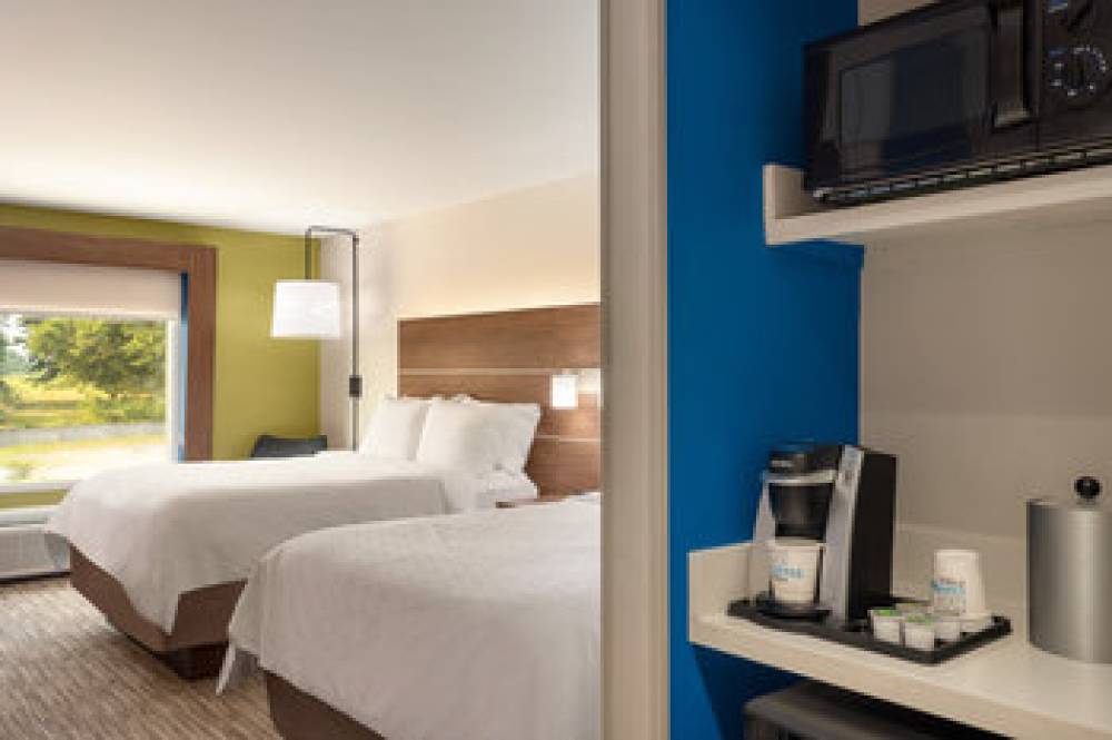 Holiday Inn Express & Suites SEARCY 10