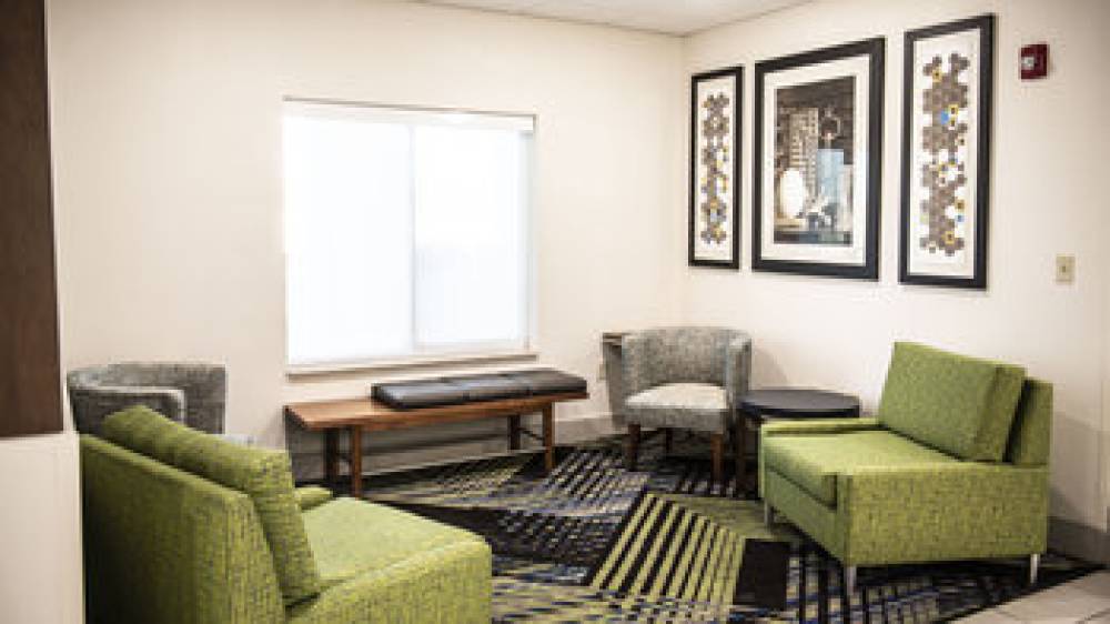 Holiday Inn Express & Suites SEDALIA 8