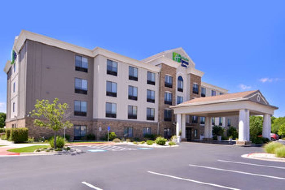 Holiday Inn Express & Suites SELMA 1