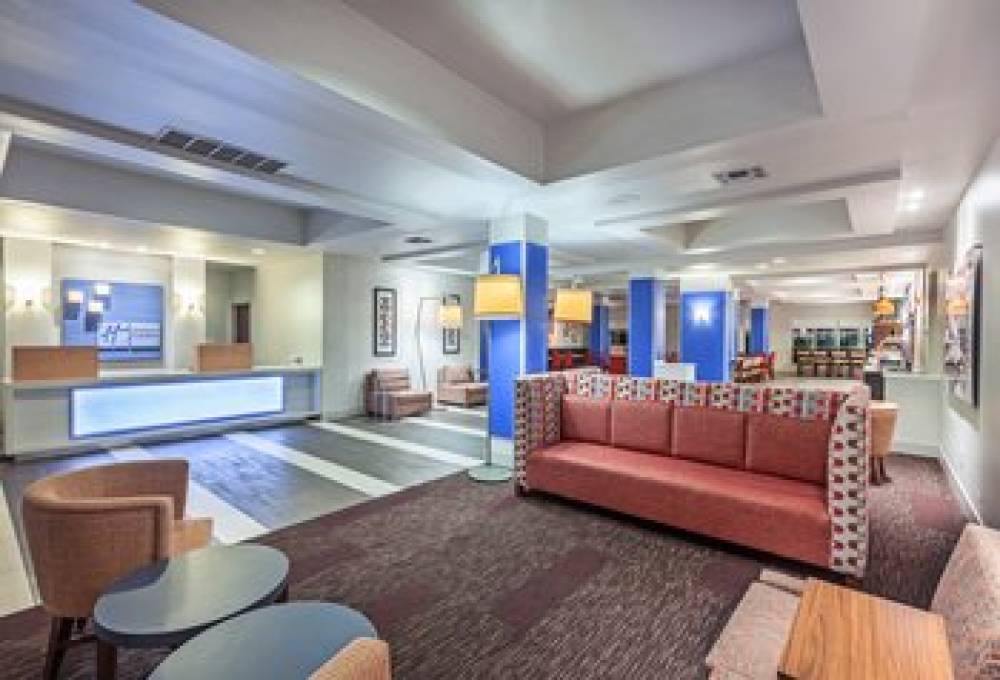 Holiday Inn Express & Suites SHREVEPORT SOUTH - PARK PLAZA 4