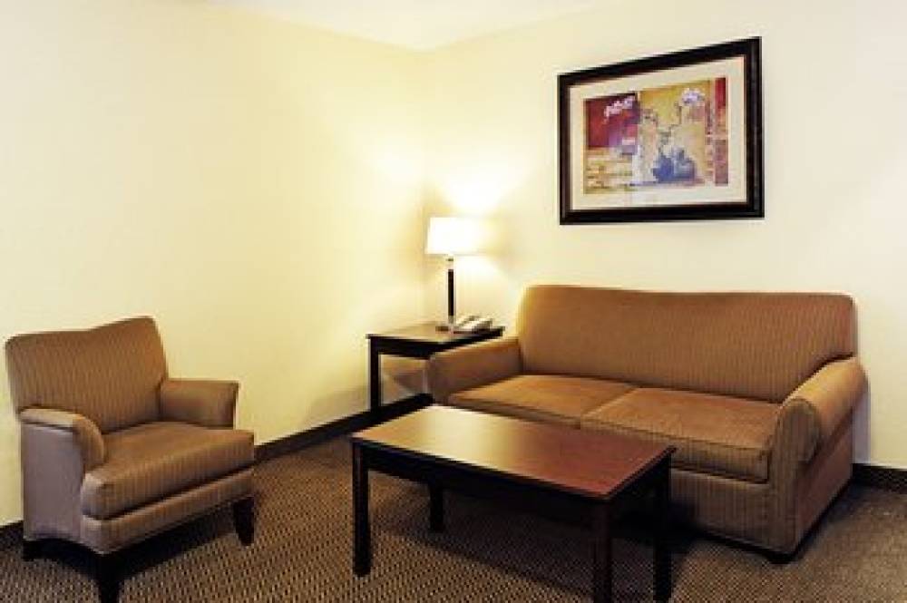 Holiday Inn Express & Suites SLAVE LAKE 2