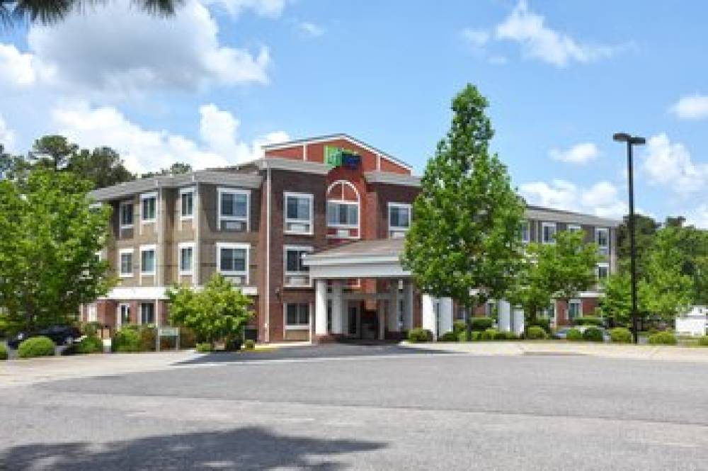 Holiday Inn Express & Suites Southern Pines Pinehurst Area