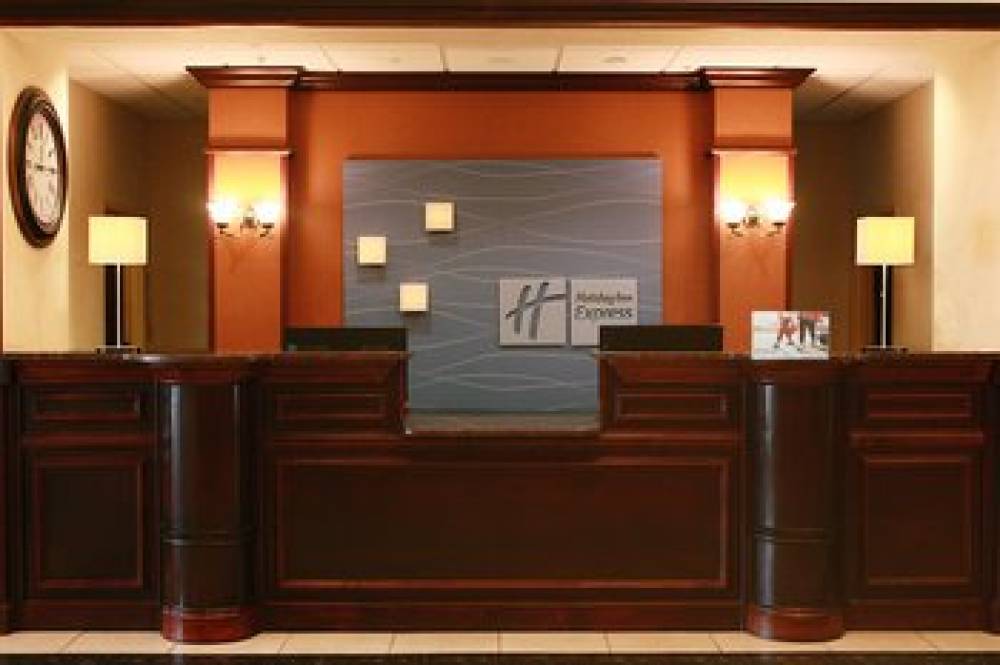 Holiday Inn Express & Suites SPRING HILL 6