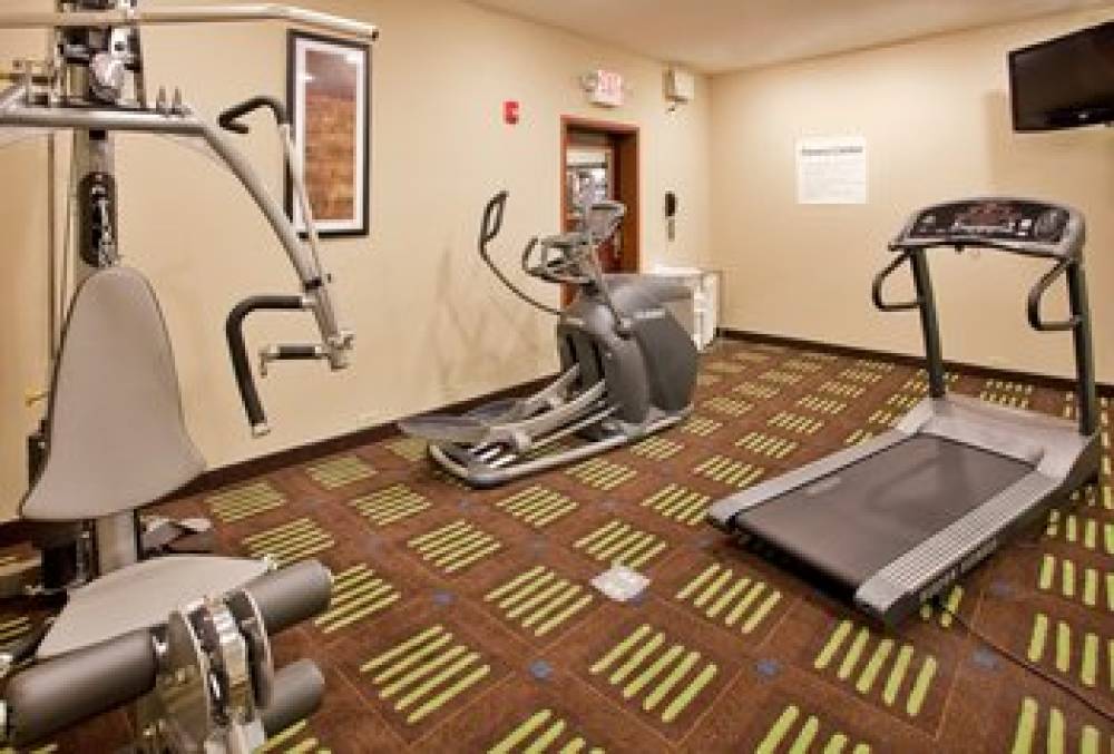 Holiday Inn Express & Suites ST CHARLES 2