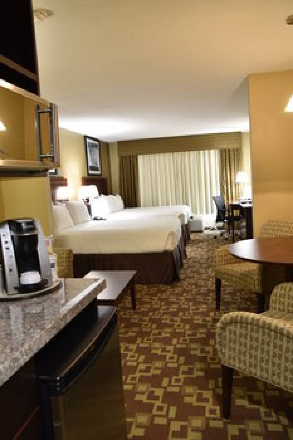 Holiday Inn Express & Suites ST CHARLES 9