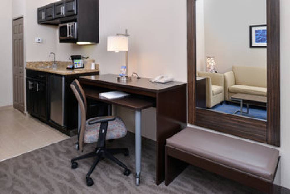 Holiday Inn Express & Suites ST. LOUIS WEST-O'FALLON 8