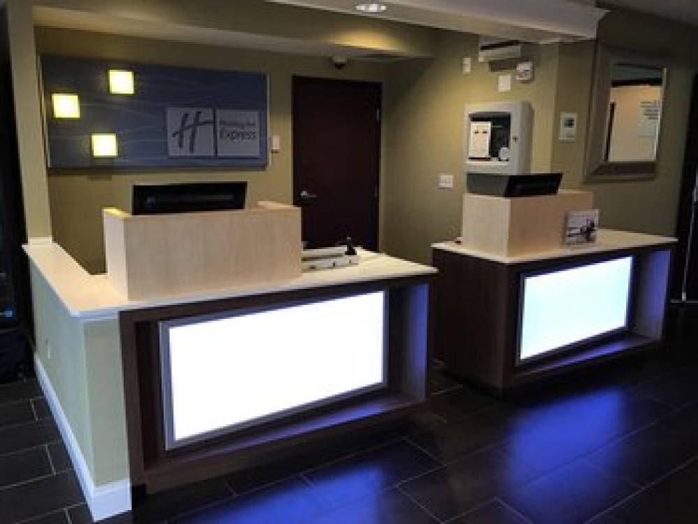 Holiday Inn Express & Suites ST. PAUL - WOODBURY 3