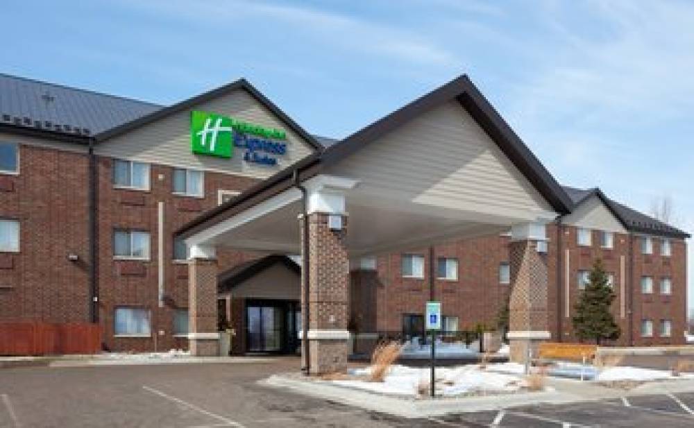 Holiday Inn Express & Suites St. Paul Woodbury
