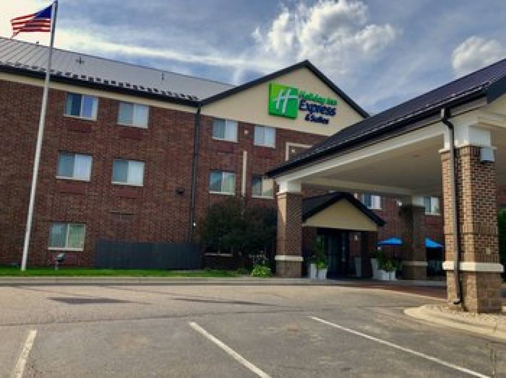 Holiday Inn Express & Suites ST. PAUL - WOODBURY 2