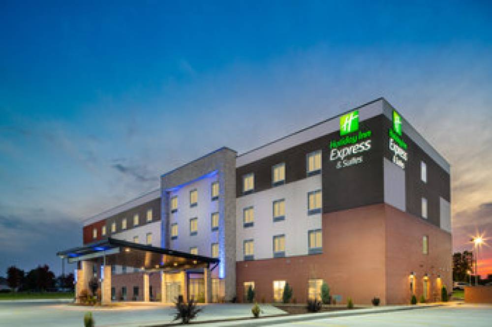 Holiday Inn Express & Suites ST PETERS 1