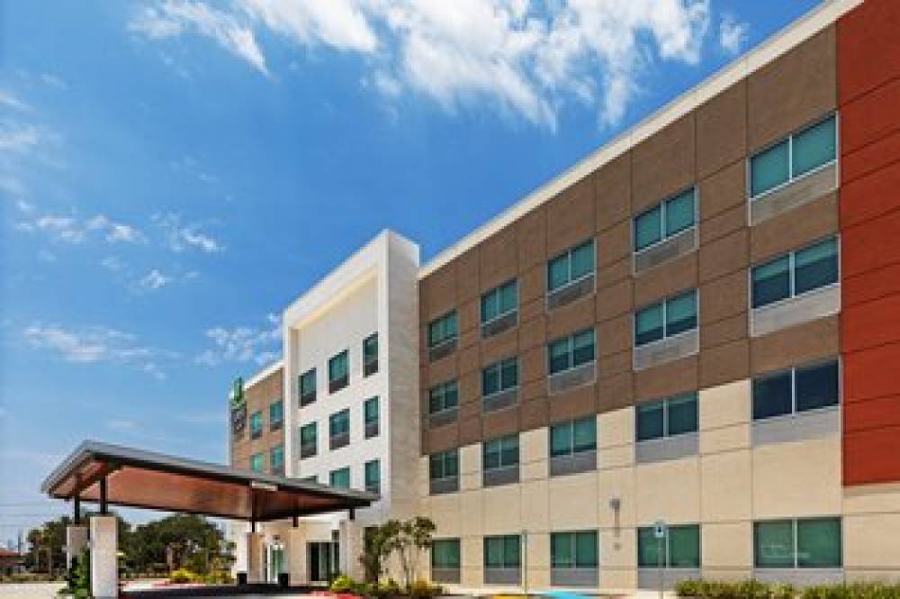 Holiday Inn Express & Suites STAFFORD NW - SUGAR LAND 4