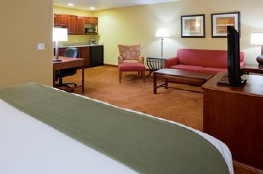 Holiday Inn Express & Suites STEVENS POINT 2