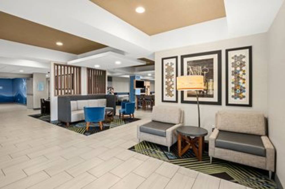 Holiday Inn Express & Suites Sumner Puyallup Area