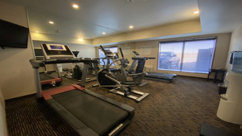 Holiday Inn Express & Suites SWIFT CURRENT 4