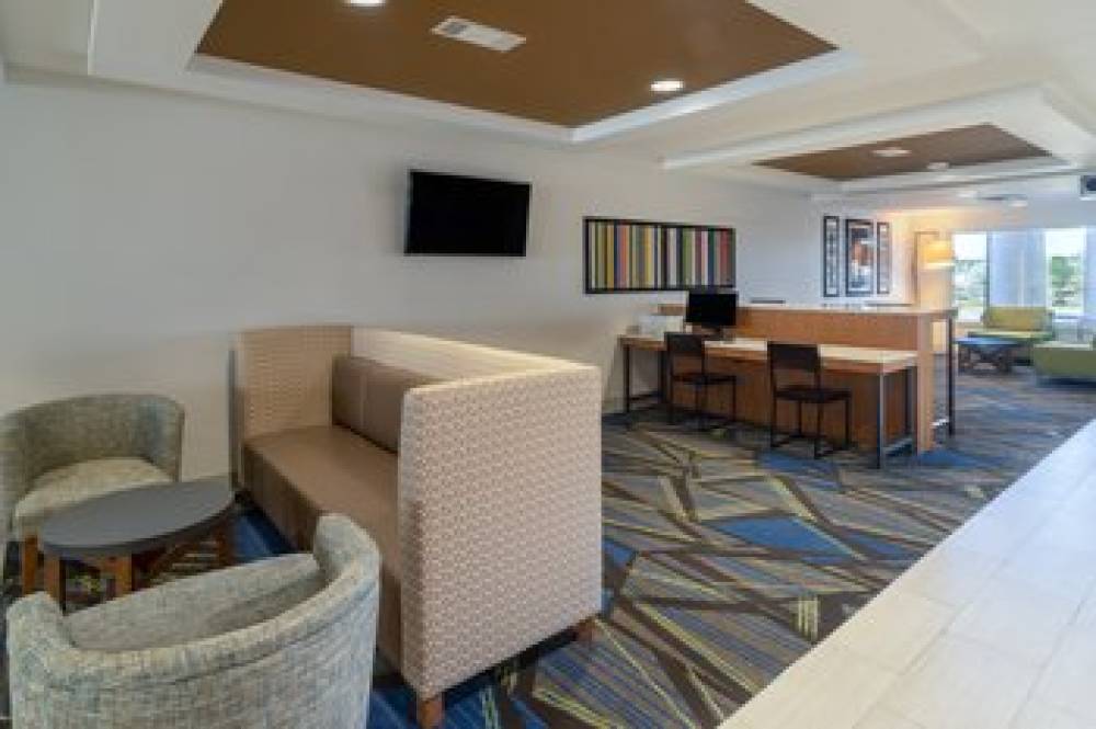 Holiday Inn Express & Suites TALLADEGA 9