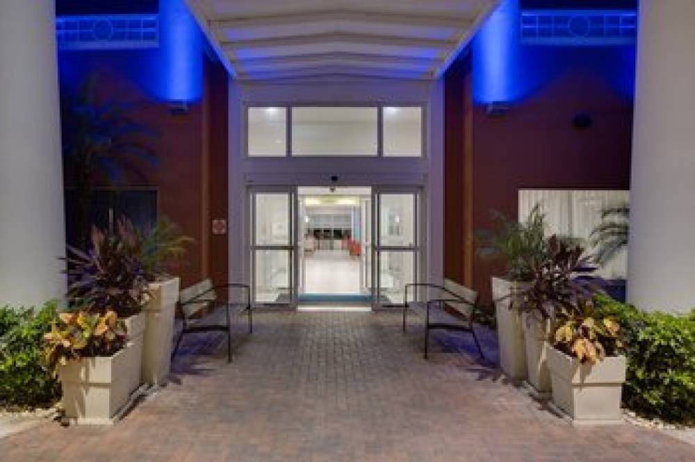 Holiday Inn Express & Suites TAMPA-FAIRGROUNDS-CASINO 6