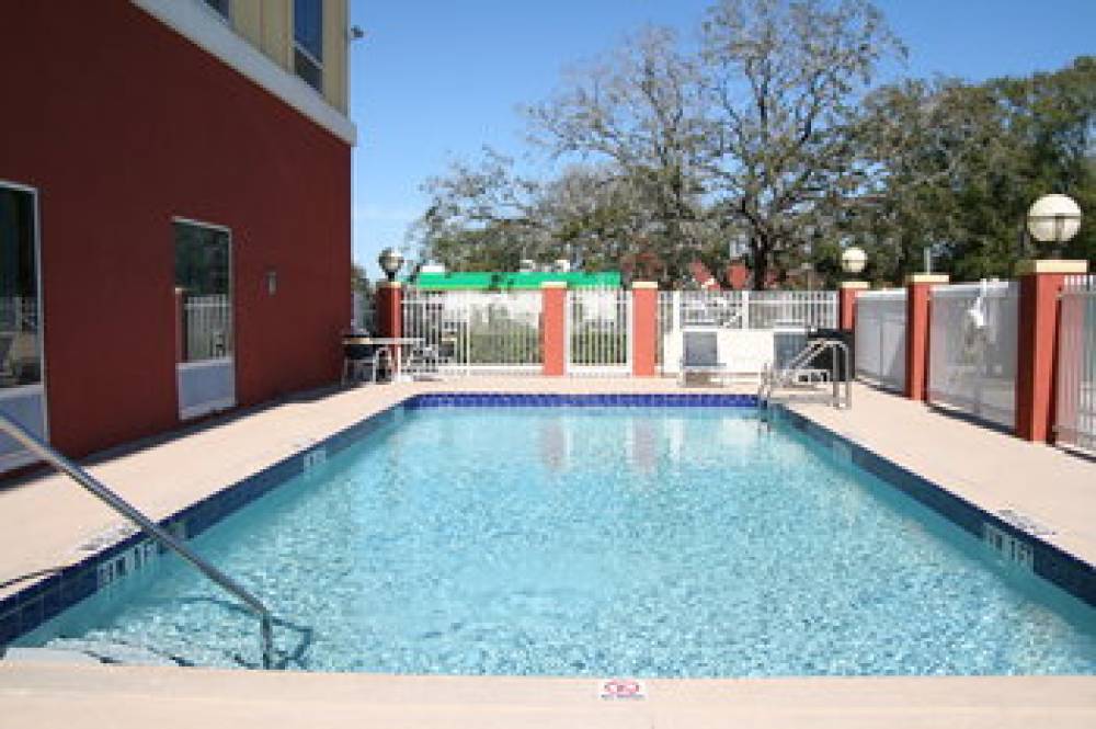 Holiday Inn Express & Suites TAMPA-FAIRGROUNDS-CASINO 9