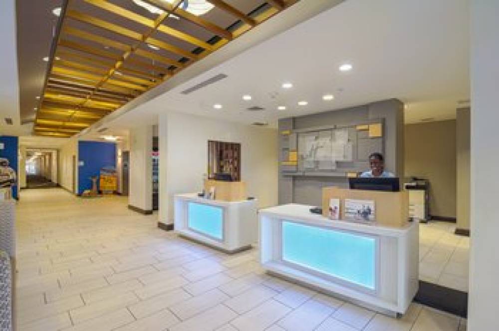 Holiday Inn Express & Suites TAMPA -USF-BUSCH GARDENS 6