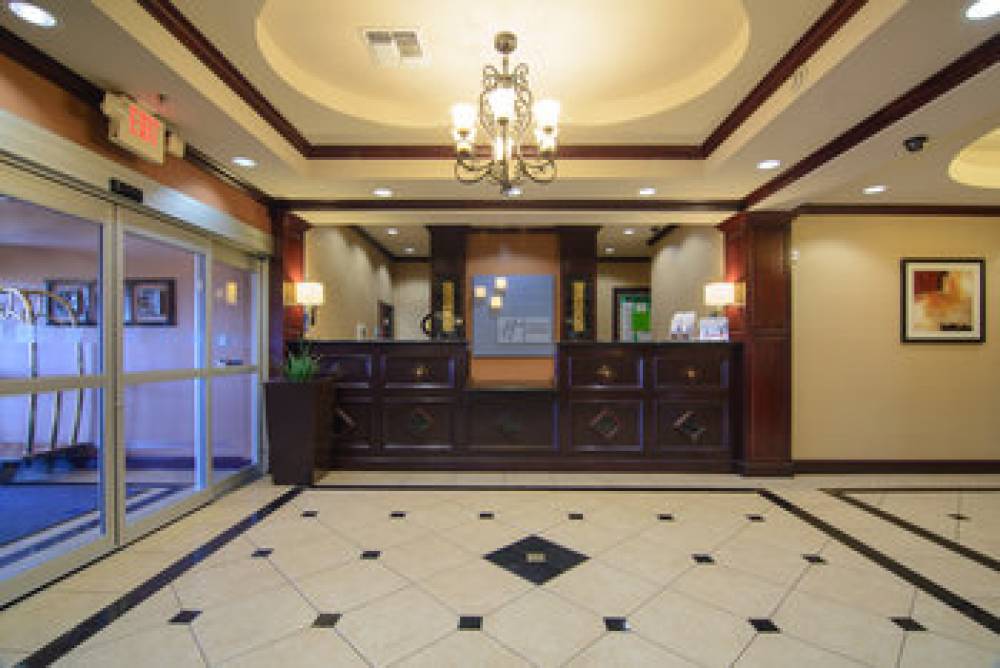 Holiday Inn Express & Suites TERRELL 4