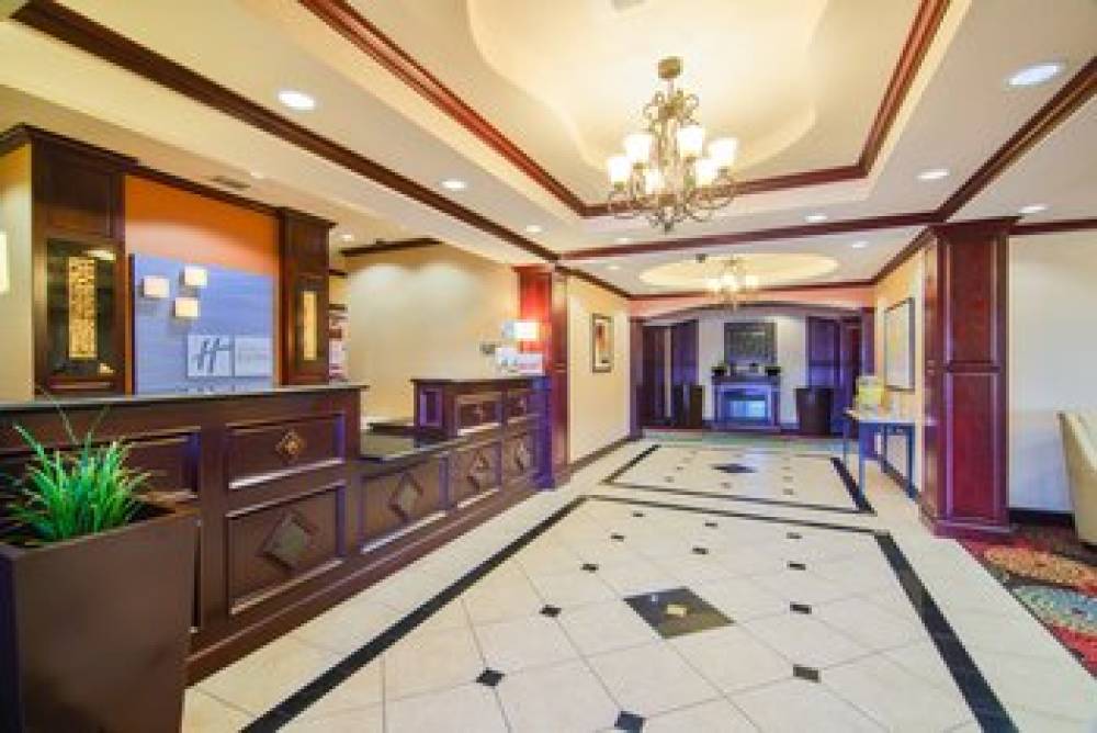 Holiday Inn Express & Suites Terrell