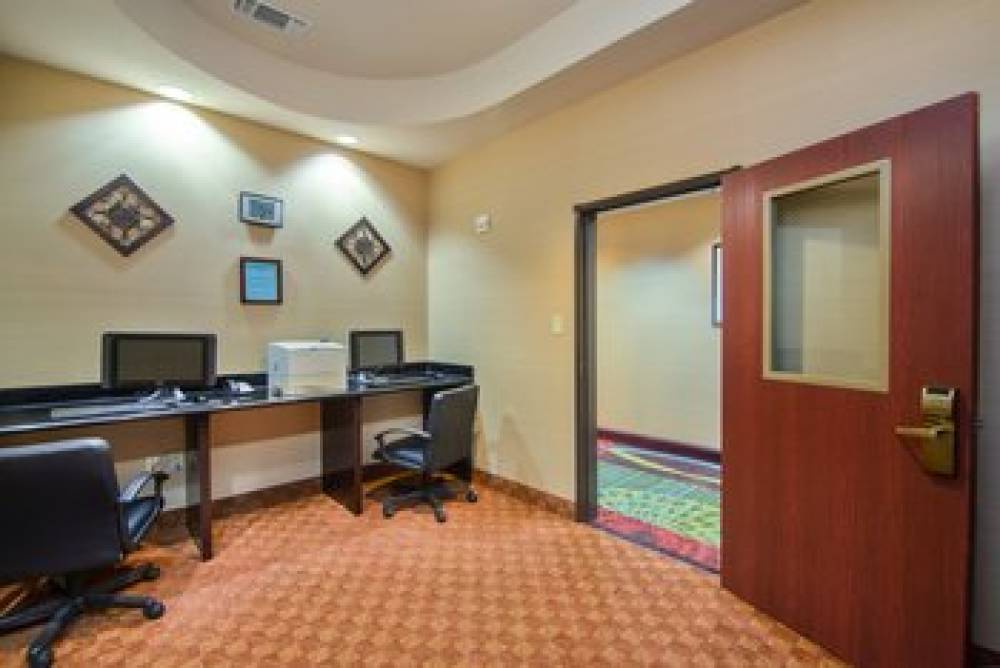 Holiday Inn Express & Suites TERRELL 6