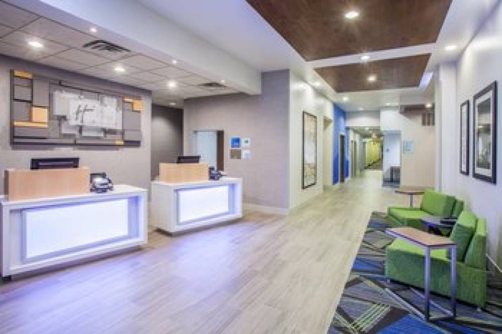 Holiday Inn Express & Suites TEXARKANA 8