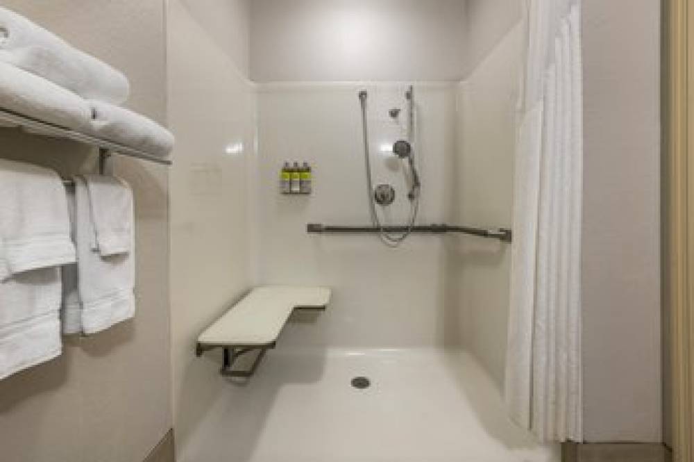 Holiday Inn Express & Suites THE VILLAGES 8