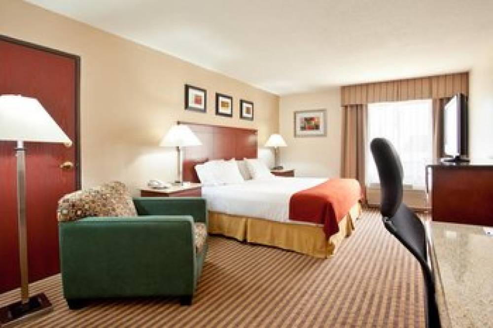 Holiday Inn Express & Suites THREE RIVERS 2