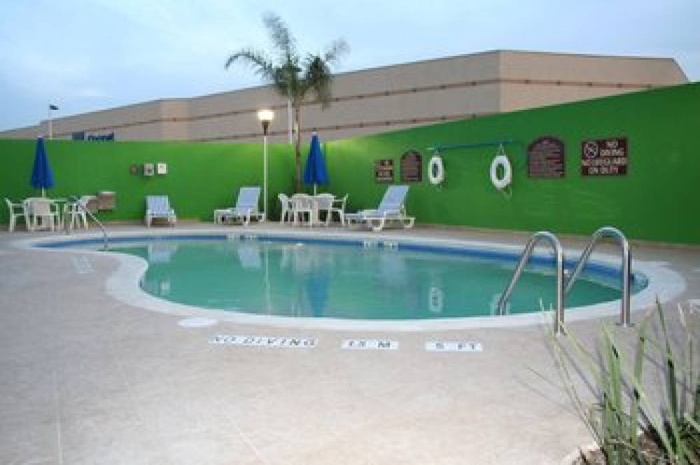 Holiday Inn Express & Suites TOLUCA ZONA AEROPUERTO 10