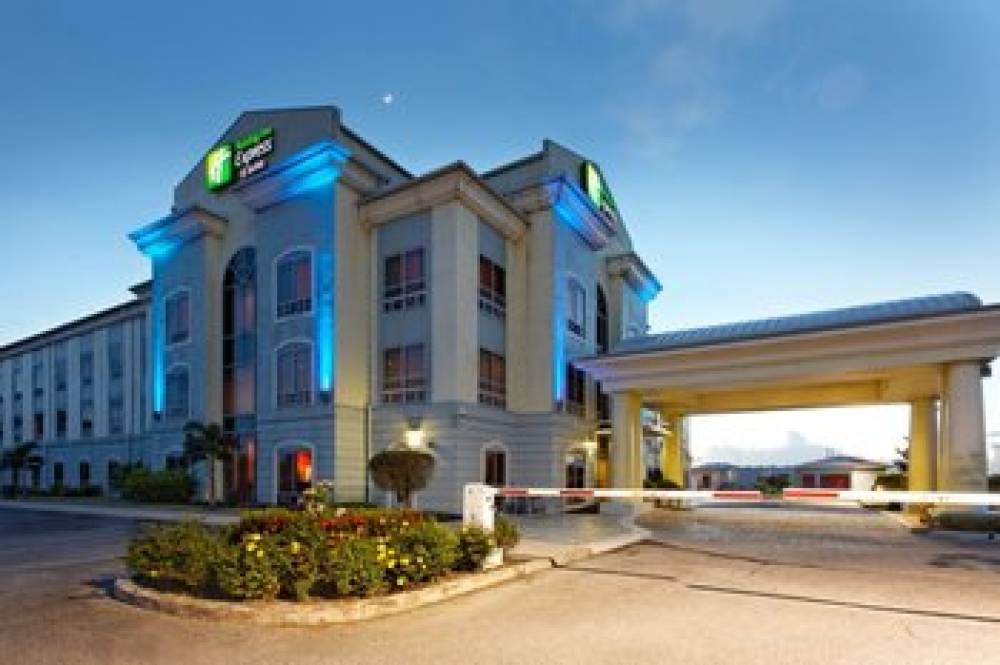 Holiday Inn Express & Suites TRINCITY TRINIDAD AIRPORT 2