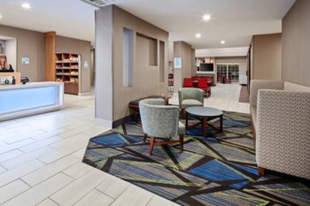 Holiday Inn Express & Suites TULARE 6