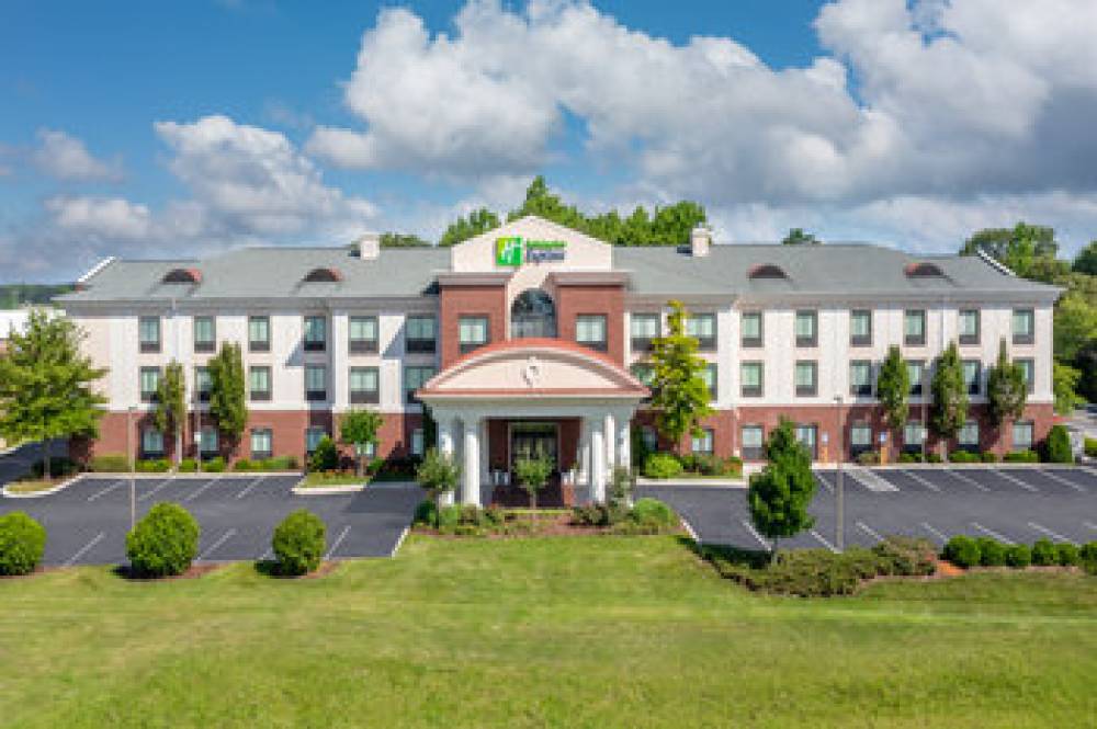 Holiday Inn Express & Suites Tullahoma