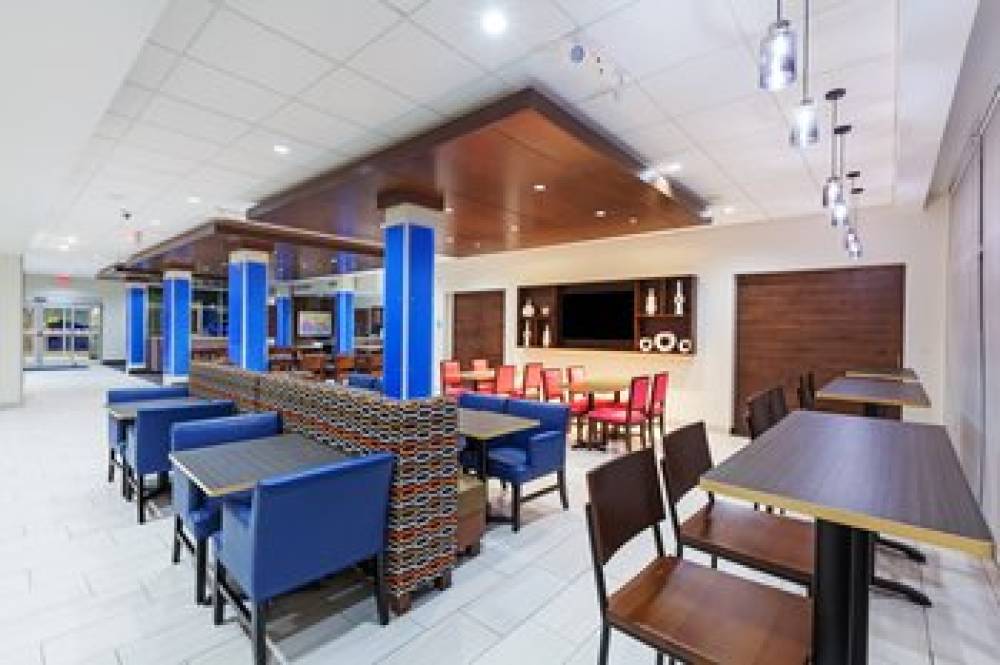 Holiday Inn Express & Suites TULSA SOUTH - WOODLAND HILLS 8