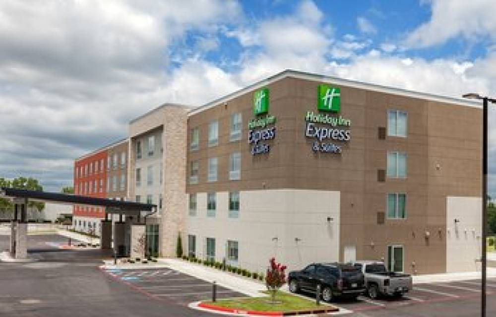 Holiday Inn Express & Suites TULSA SOUTH - WOODLAND HILLS 1