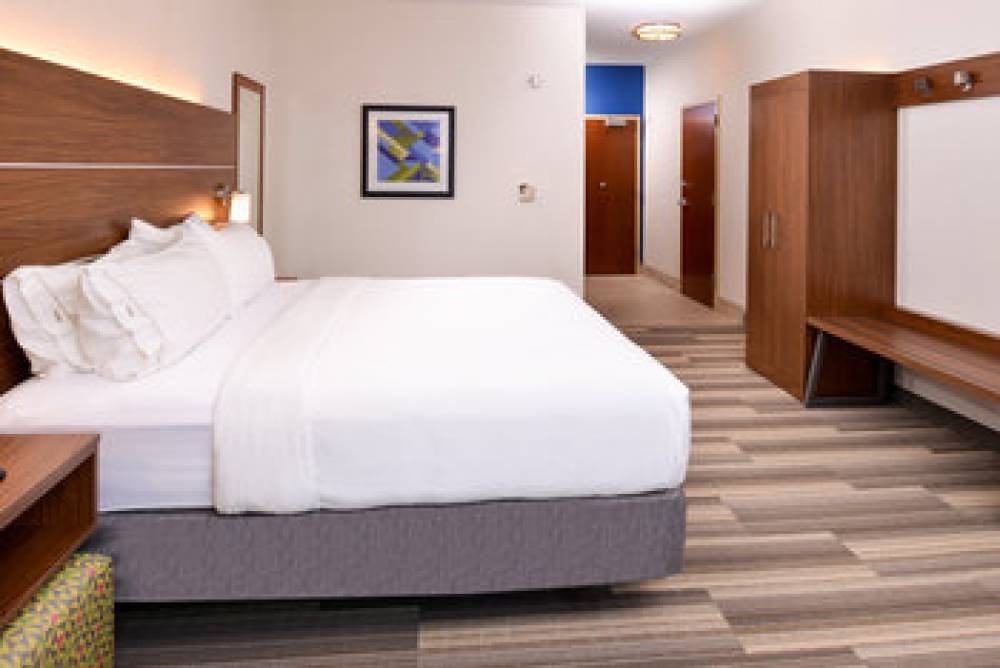 Holiday Inn Express & Suites URBANA-CHAMPAIGN (U OF I AREA) 7