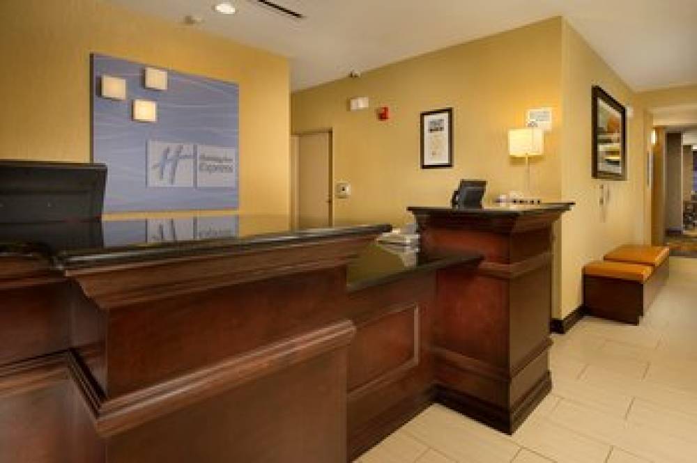 Holiday Inn Express & Suites Uvalde