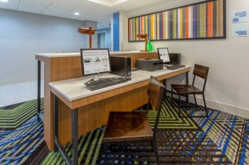 Holiday Inn Express & Suites VANDALIA 6