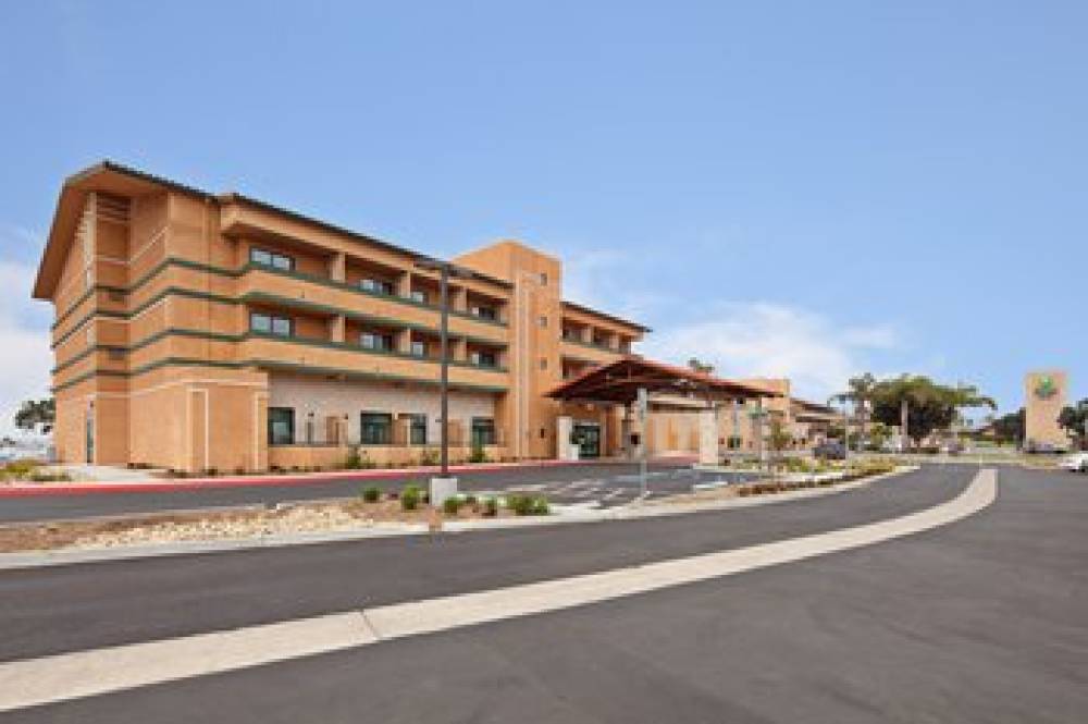 Holiday Inn Express & Suites VENTURA HARBOR 1