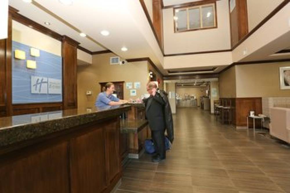 Holiday Inn Express & Suites VERNON 8