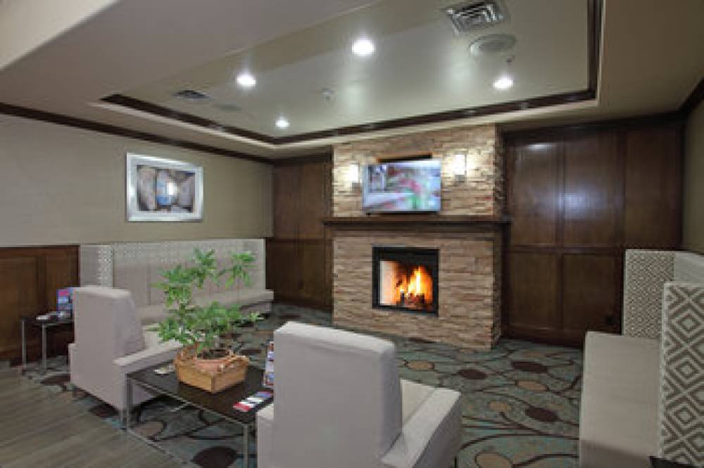 Holiday Inn Express & Suites VERNON 5