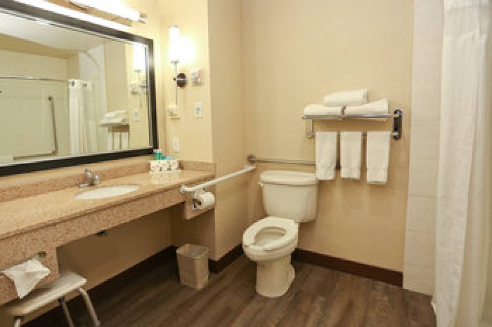 Holiday Inn Express & Suites VERNON 9