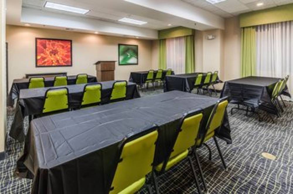 Holiday Inn Express & Suites VINITA 10