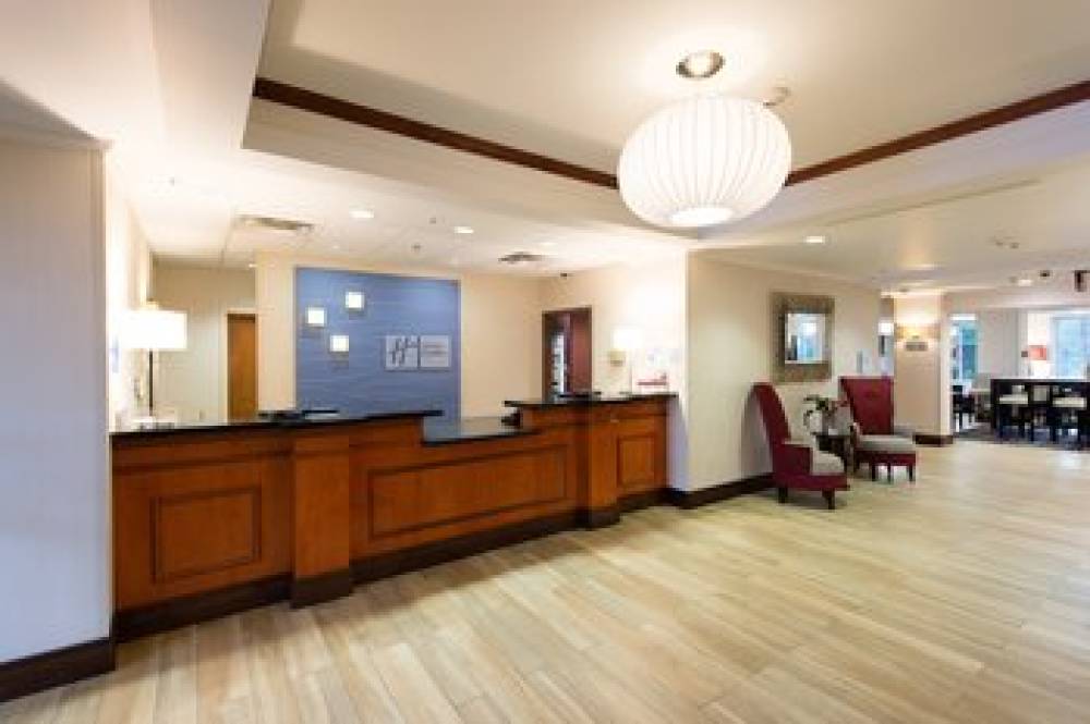 Holiday Inn Express & Suites WALTERBORO I-95 7